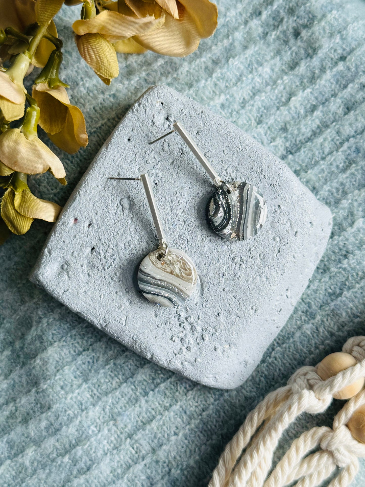 Air Agate - Circle Bar Drop