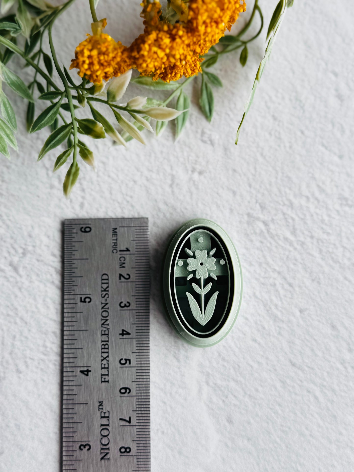 Oval Folk Flower Imprint Cutter